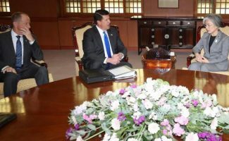 Senior U.S. officials visit Seoul as intelligence-sharing decision looms