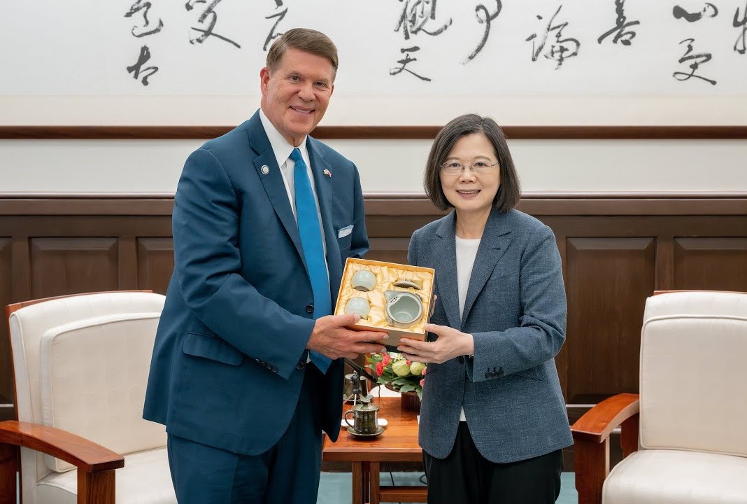 President Tsai meets delegation from Krach Institute for Tech Diplomacy